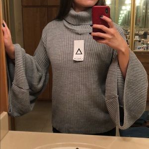Turtleneck w/wide arms from LASULA